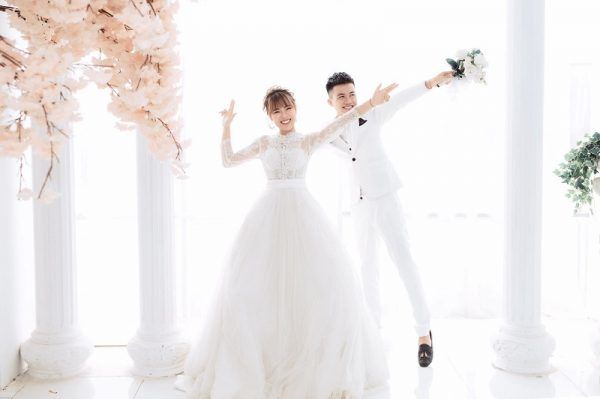 Trường cho nghỉ học quá lâu, nữ sinh 2k cưới luôn bạn học cùng lớp