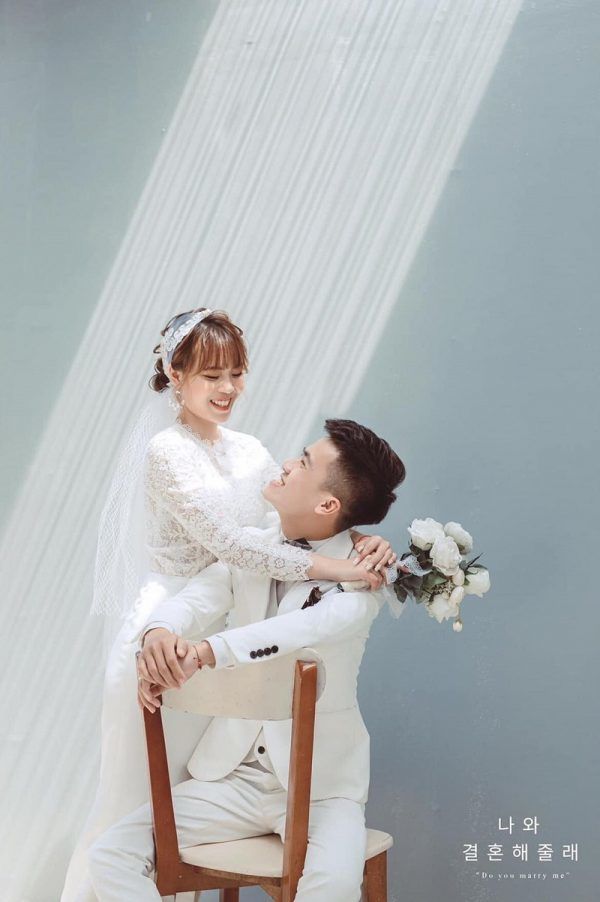 Trường cho nghỉ học quá lâu, nữ sinh 2k cưới luôn bạn học cùng lớp