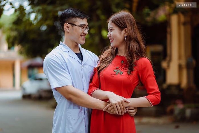 8 năm bên nhau, cuối cùng chàng trai năm 17 tuổi đã trở thành chồng