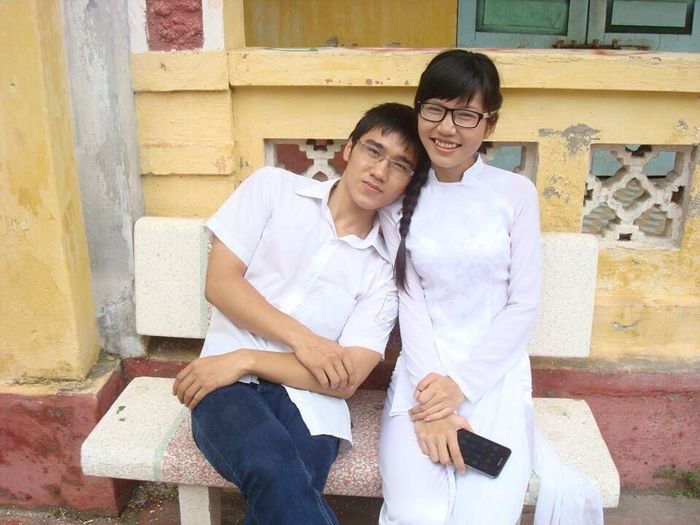 8 năm bên nhau, cuối cùng chàng trai năm 17 tuổi đã trở thành chồng
