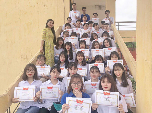 Bỏ tặng giấy khen HS tiên tiến, mọi thứ giờ chỉ còn là ký ức