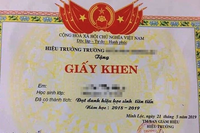 Bỏ tặng giấy khen HS tiên tiến, mọi thứ giờ chỉ còn là ký ức