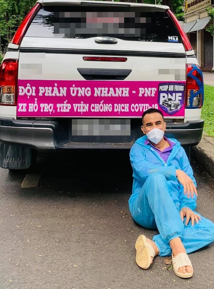 Sao Việt đi từ thiện mùa dịch: không nề hà khi nhan sắc xuống dốc
