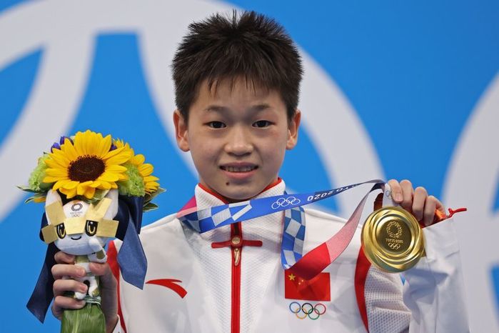 Cô bé 14 tuổi giành HCV Olympic nghèo khó: Muốn tự kiếm tiền cứu mẹ