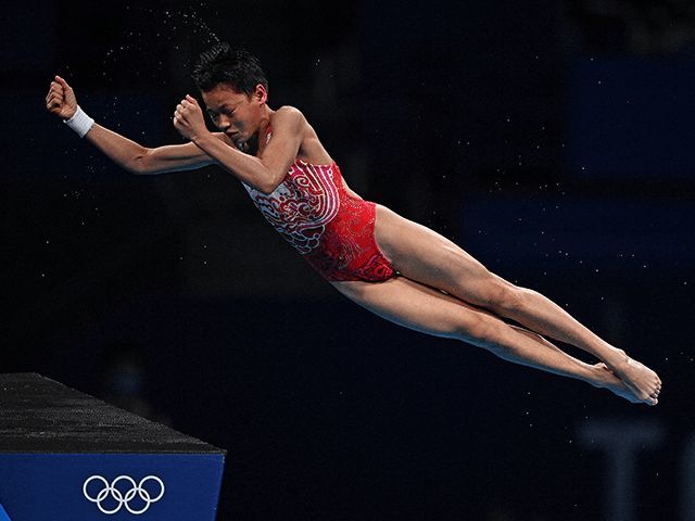 Cô bé 14 tuổi giành HCV Olympic nghèo khó: Muốn tự kiếm tiền cứu mẹ