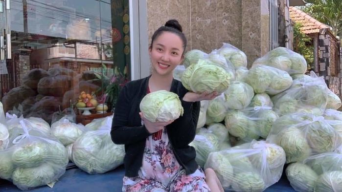 Vợ chồng sao Việt tấm lòng vàng được cả đôi: bị chửi cũng không nản