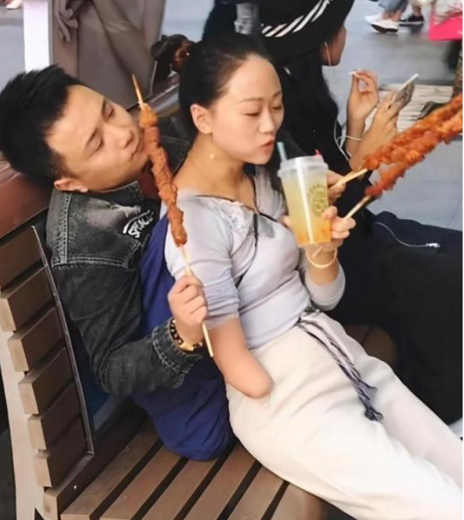 Vợ khuyết tay lấy chồng nửa thân: Cổ tích sớm tàn vì có người phản bội