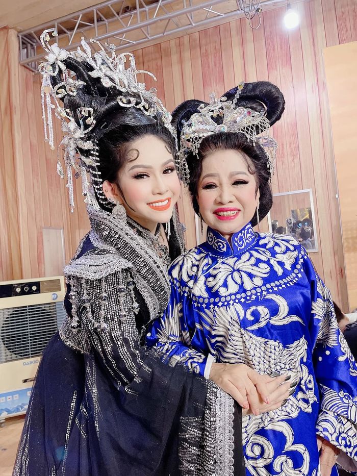 Dàn sao cải lương chia buồn, thương tiếc mẹ Bình Tinh qua livestream