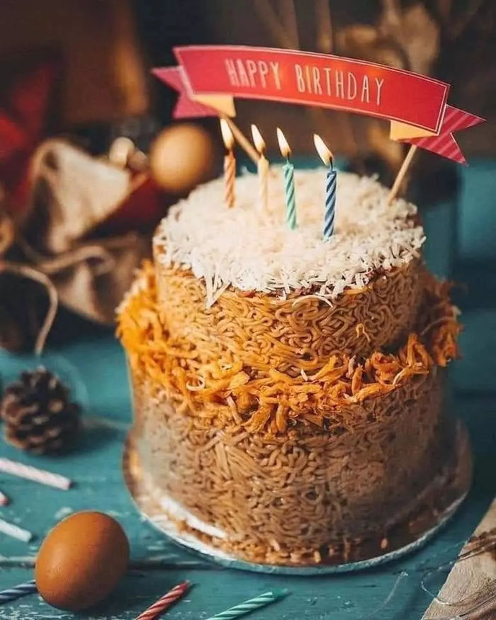 Xúc động: con rể làm bánh tặng mẹ nhân SN 101 tuổi trong khu phong toả