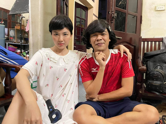 11 tháng 5 ngày: Khả Ngân mặt lấm lem vẫn xinh nhìn Thanh Sơn thì