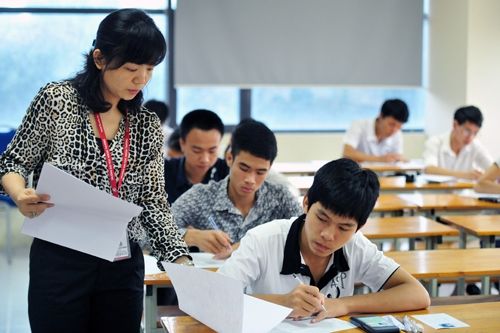 2k3 trầy vi tróc vảy khi điểm chuẩn tăng: 10 điểm/môn còn mông lung