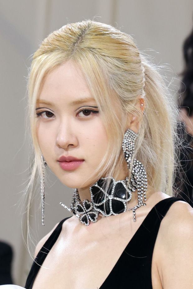 Ai mới là nữ hoàng kẻ mắt thực sự: Rosé liệu có chiếm ngôi vương?