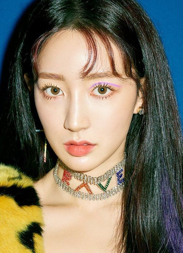 Ai mới là nữ hoàng kẻ mắt thực sự: Rosé liệu có chiếm ngôi vương?