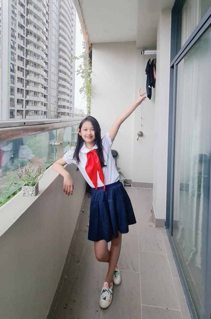Ái nữ nhà Minh Tiệp Quỳnh Búp Bê: Chân siêu dài, xinh chuẩn hoa hậu