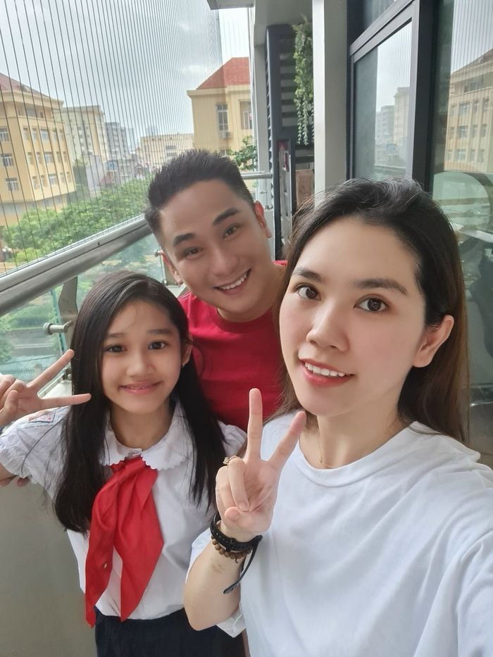 Ái nữ nhà Minh Tiệp Quỳnh Búp Bê: Chân siêu dài, xinh chuẩn hoa hậu