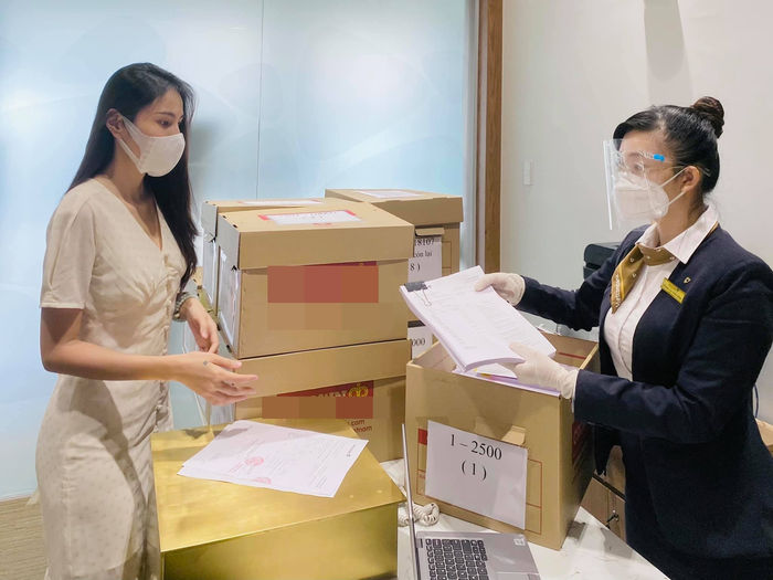 Ai xứng danh là ông - bà hoàng livestream của Vbiz?