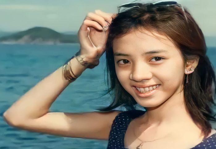 Xem loạt ảnh từ bé đến lớn để hiểu vì sao Thu Trang là Hoa hậu hài