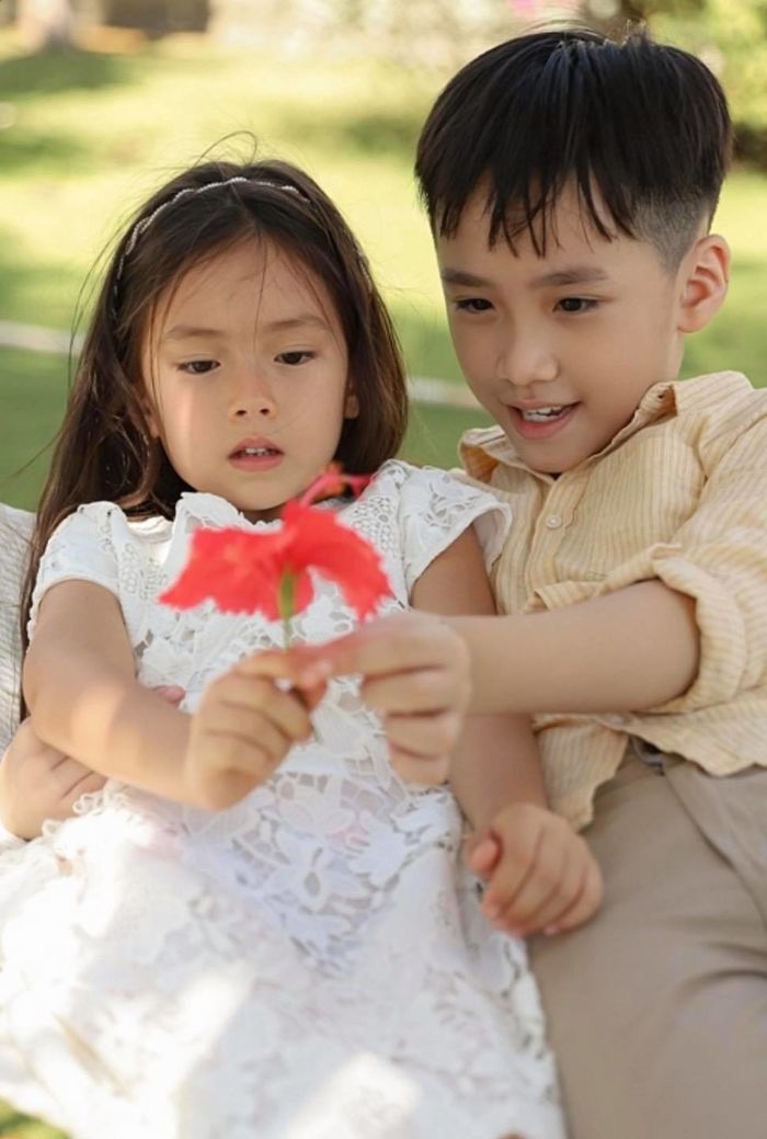 Xem loạt ảnh từ bé đến lớn để hiểu vì sao Thu Trang là Hoa hậu hài