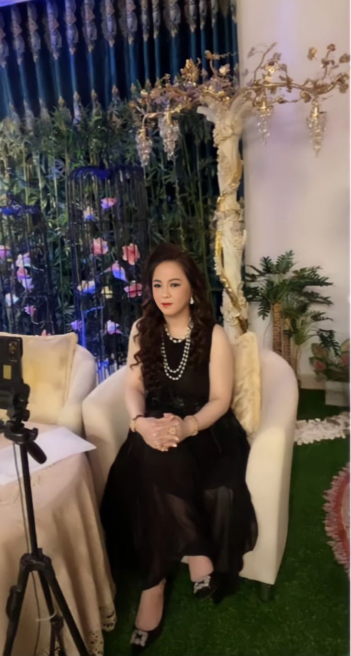 Bà Phương Hằng: Hãy tôn trọng Phi Nhung, để cô ấy được ngủ yên