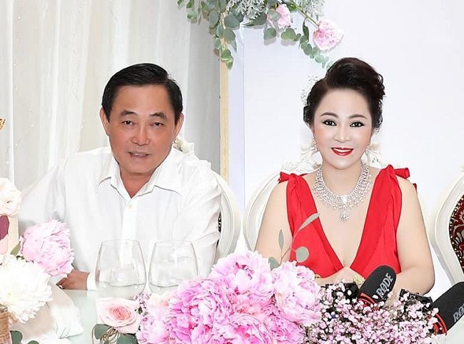 Bà Phương Hằng làm từ thiện: hỗ trợ oxy miễn phí, 2.000 thùng găng tay