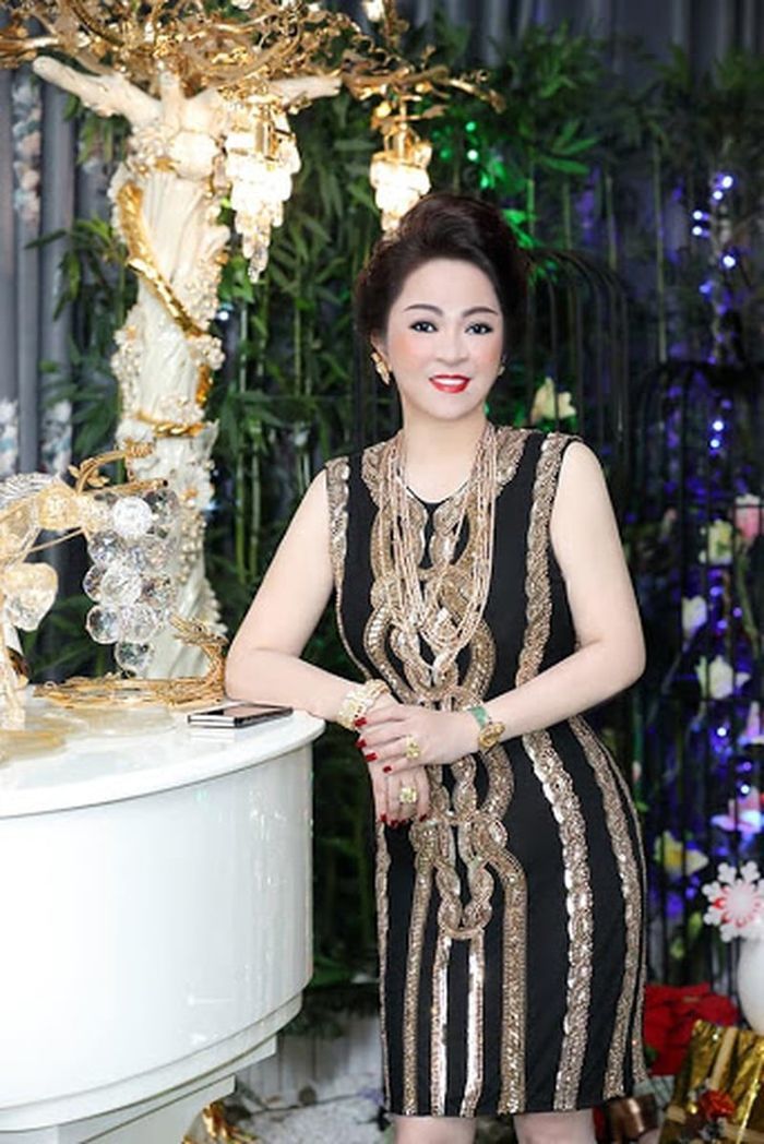 Bà Phương Hằng thông báo mọi chuyện chấm dứt, đóng quỹ Hằng Hữu