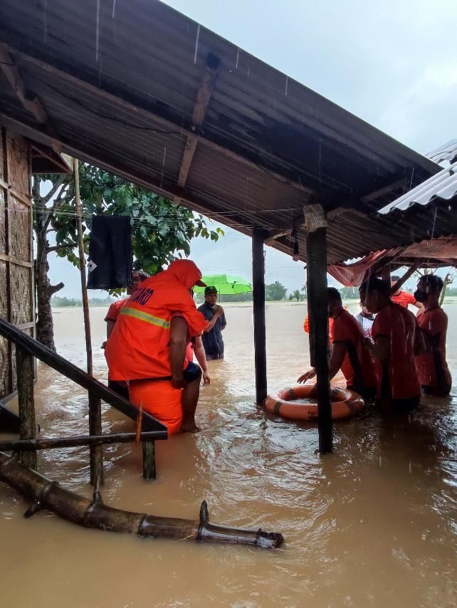 Bão Conson đổ bộ mạnh gây mưa lũ: Dự kiến sơ tán 760.000 người