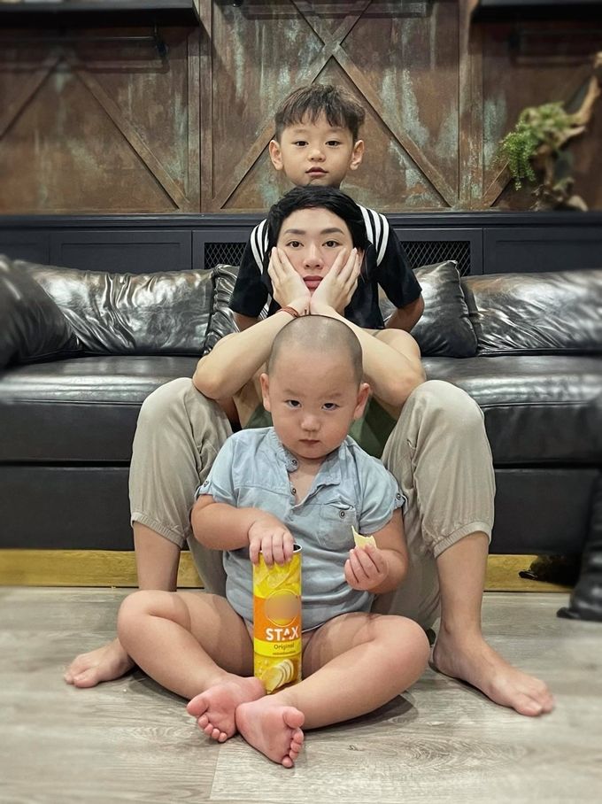 Bé Hưng nhà Trà My khiến fan xuýt xoa: “Gấp đôi anh 2 rồi con