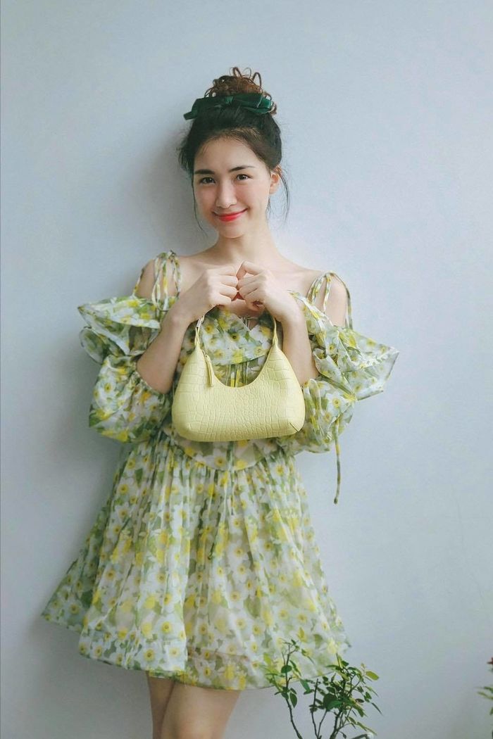 Bí kíp trẻ trung của Hòa Minzy: Diện đồ vài trăm vẫn đẹp nhờ khéo phối