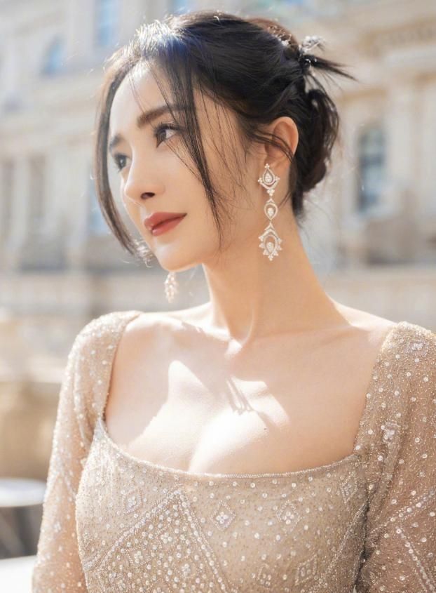 Bóc trần nhan sắc thật của Dương Mịch: Nổi bần bật dù ảnh tối thui