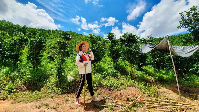 Các đại gia Vbiz giàu có vẫn xài đồ chợ: Bật ngửa với Lý Nhã Kỳ