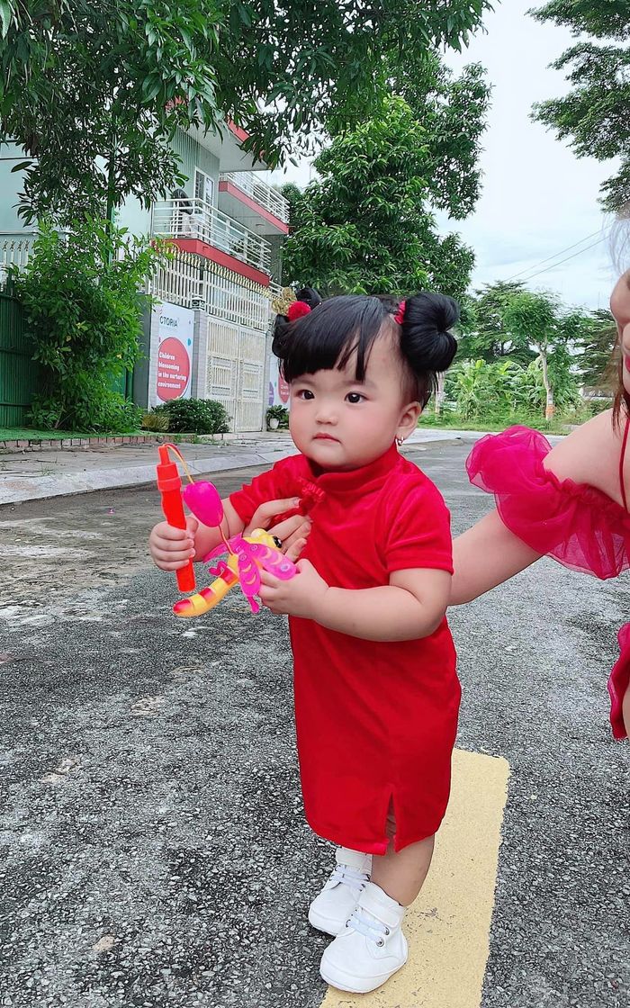 Cách xưng hô gói trọn tình yêu thương của sao Việt dành cho con