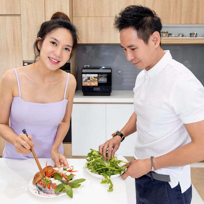 Cặp đôi Vbiz kiếm tiền giỏi còn đảm việc nhà: Bất ngờ với nhà Tóc Tiên