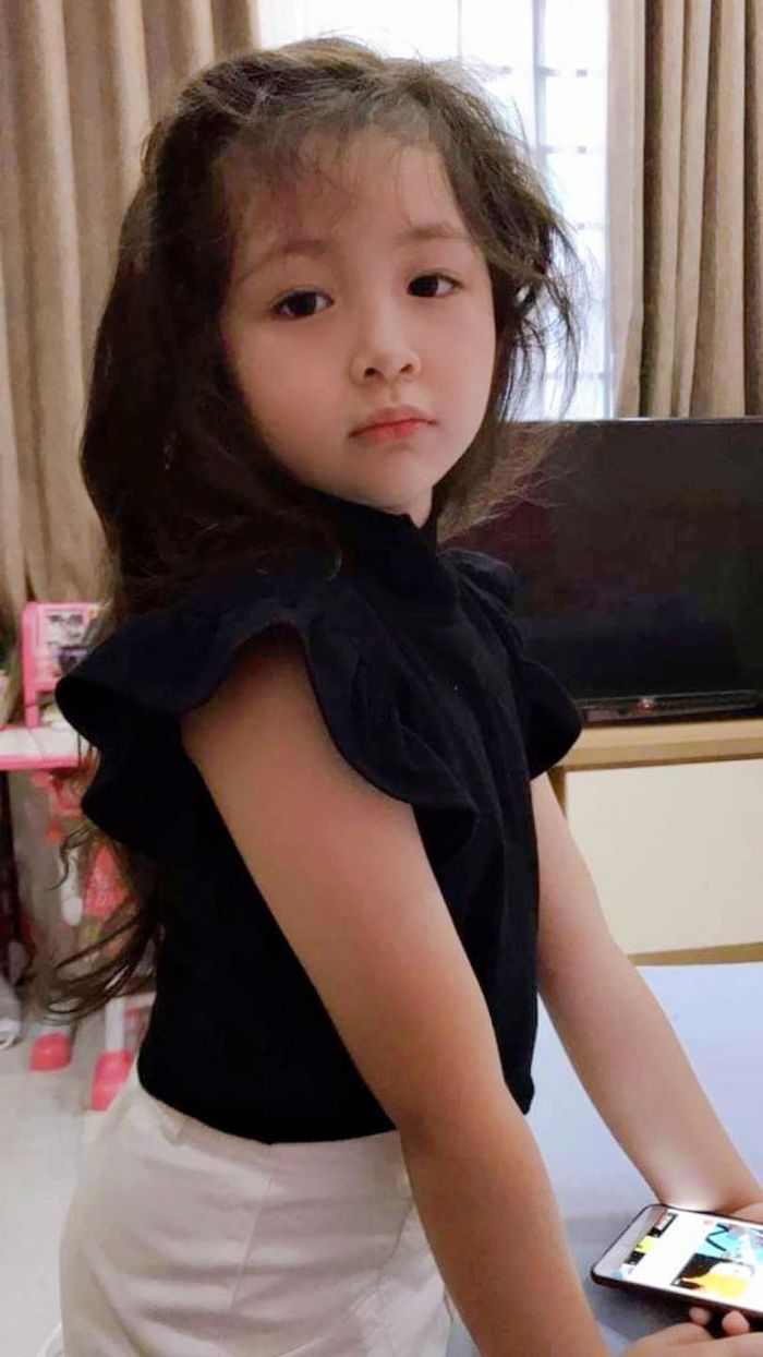 Chỉ mới 8 tuổi nhưng ái nữ lai nhà Elly Trần đã thành nhà khoa học nhí