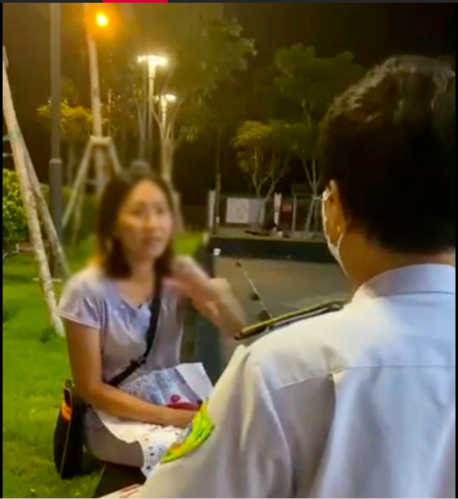 Bị mời làm việc vì ra ngoài không lý do, cô gái: Em về thay đồ đã