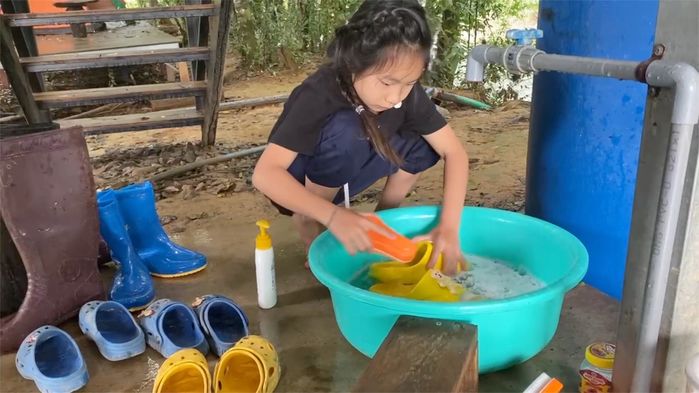 Con gái nhà Lý Hải: Sống trong nhung lụa nhưng đã biết nhiều việc