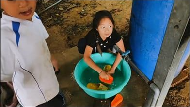 Con sao Việt chưa lớn nhưng ba mẹ đã được nhờ: Subeo rửa siêu xe