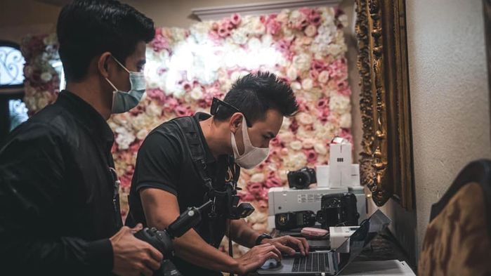 Con trai duy nhất của Hoài Linh: Làm việc cho hãng hàng không Mỹ