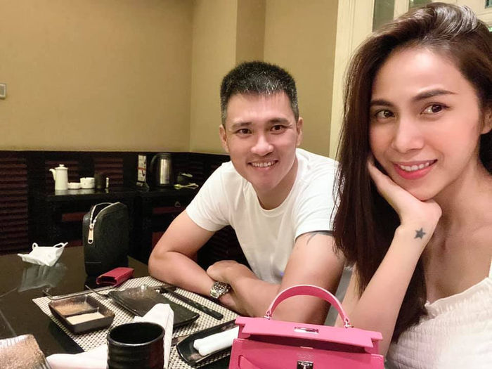Công Vinh cưng chiều vợ số 1 Vbiz: Mình cãi thắng vợ mình được gì?