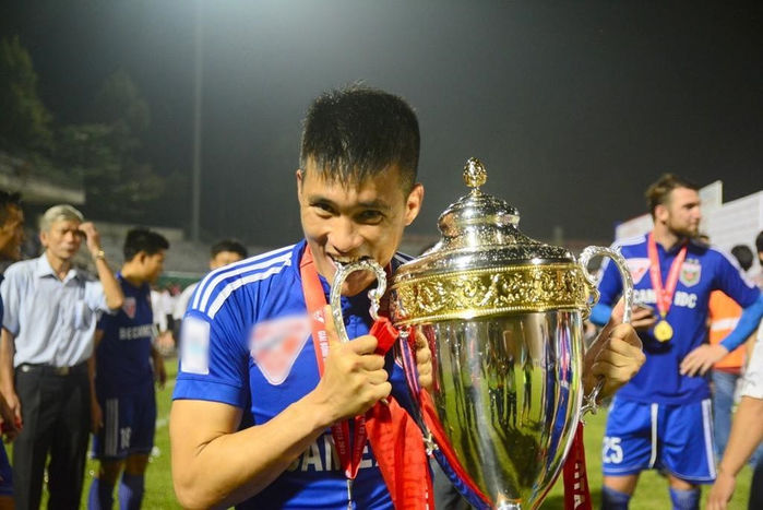 Công Vinh giàu cỡ nào khi cho vợ 40 tỷ tiêu vặt?