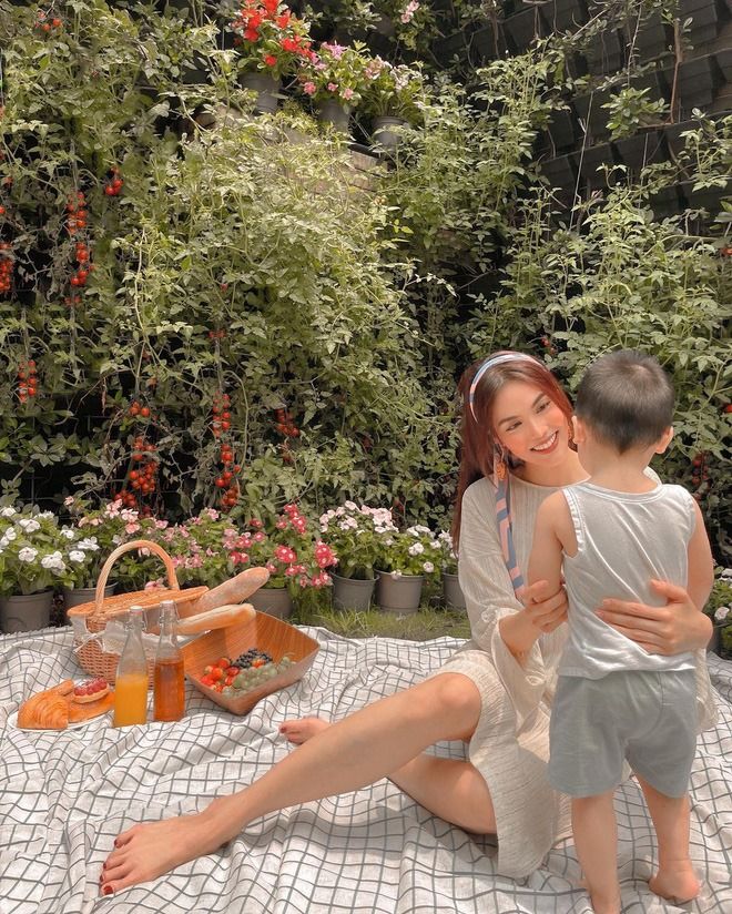 Cuộc sống của HLV The Face Việt sau 5 năm: Có người 3 năm đẻ 2 đứa