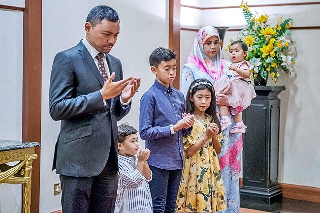 Lọ lem lấy Thái tử Brunei: Hôn lễ tốn 130 tỷ, 18 năm vẫn mặn nồng