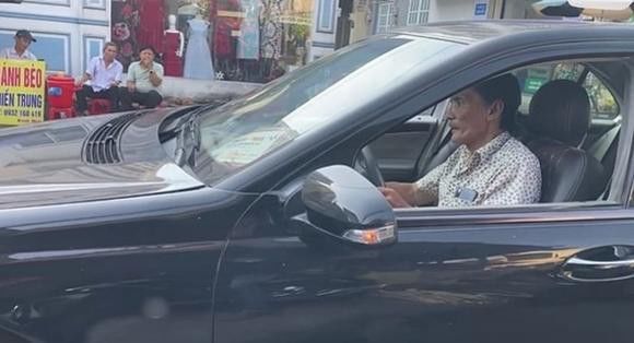 Cuộc sống của nghệ sĩ Thương Tín: xe được tặng đem cho thuê