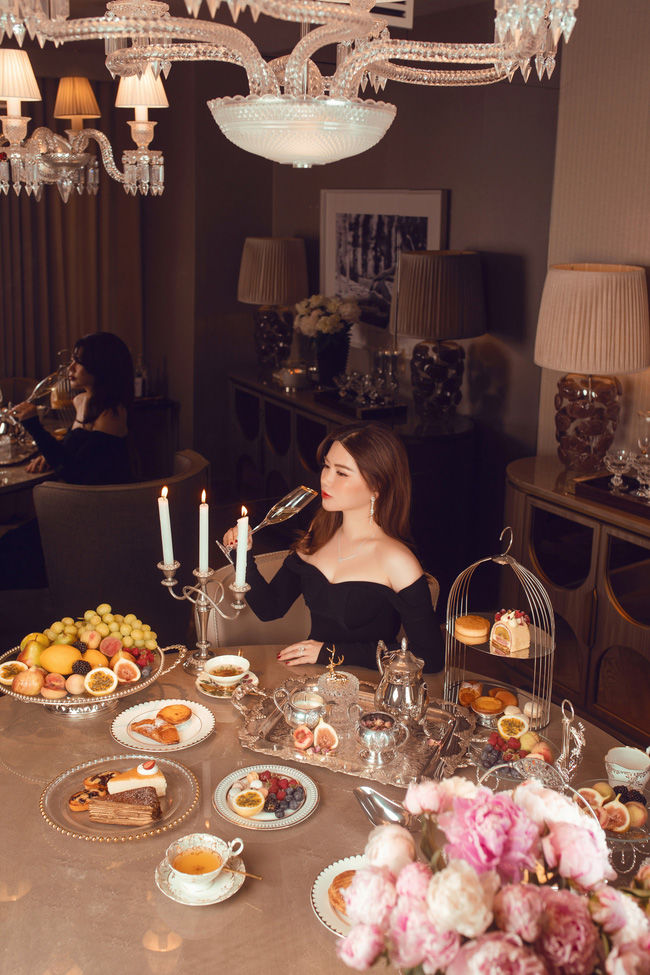 Nữ đại gia thuê Thái Công làm nhà 200 tỷ: Mua gương 2 tỷ quay Tiktok