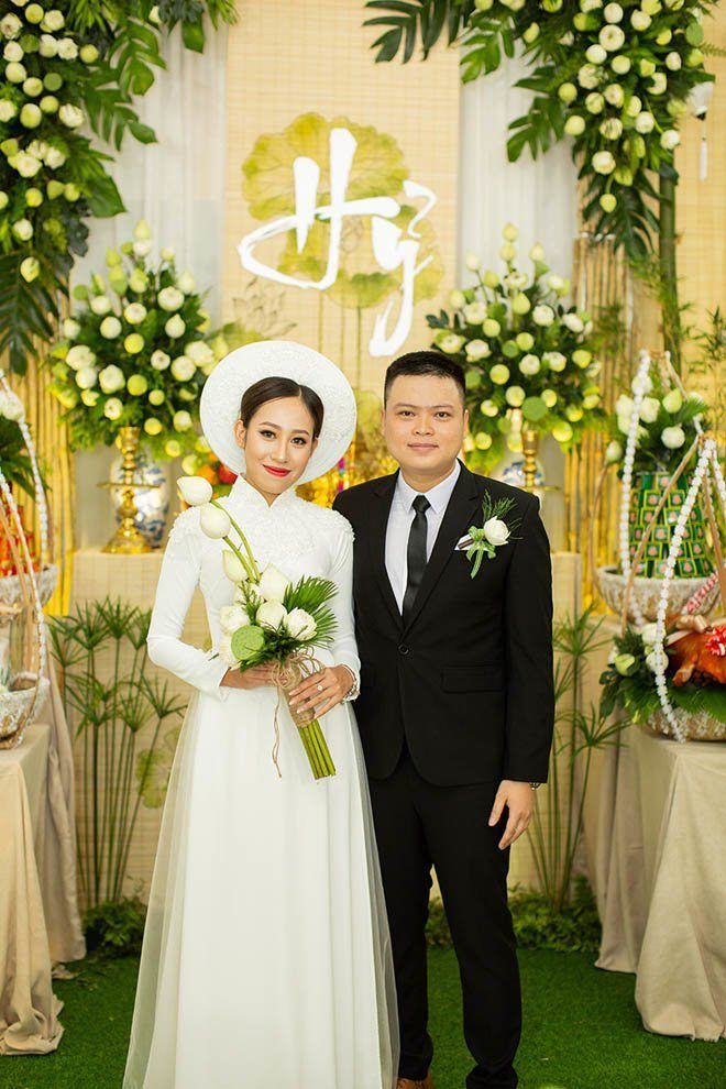 Cuộc sống hiện tại của cô dâu trang trí đám hỏi bằng 3.500 bông sen