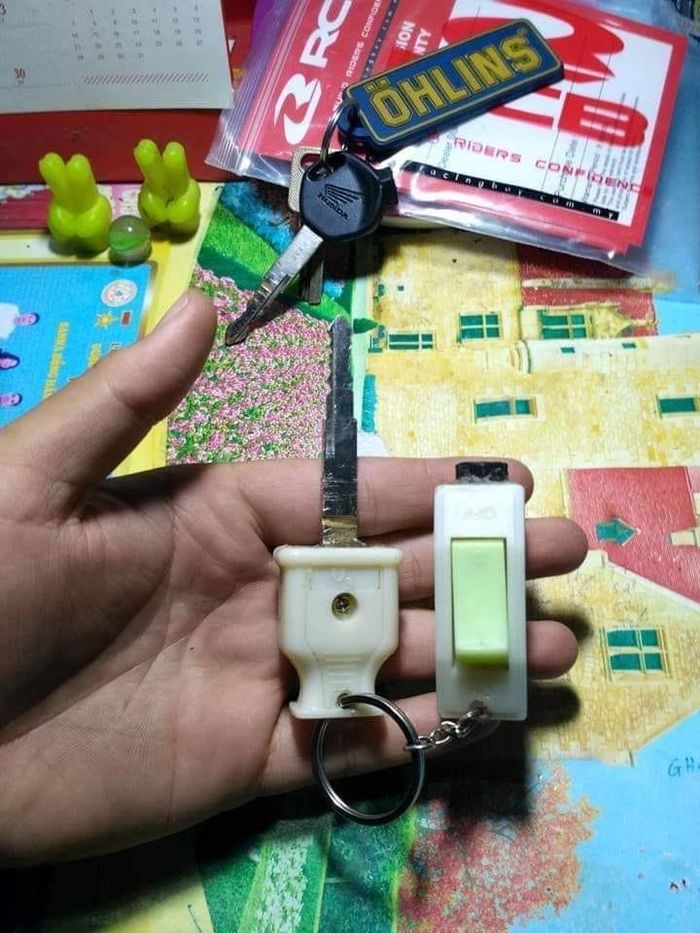 Cười ra nước mắt với 1001 cách giữ chìa khóa của hội não cá vàng