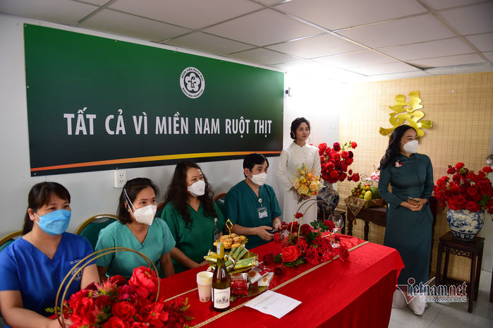 Đám cưới online trong BV dã chiến: vì chọn được ngày tốt không thể dời