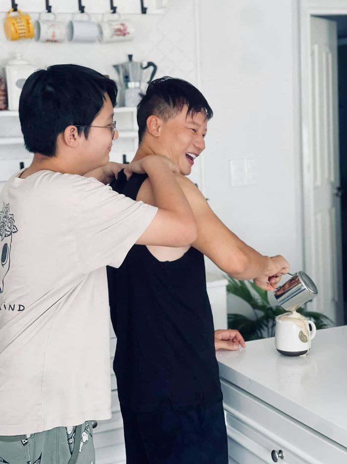 Dàn sao nhí Bố ơi mình đâu thế sau 7 năm: Suti cắt tóc cho bố