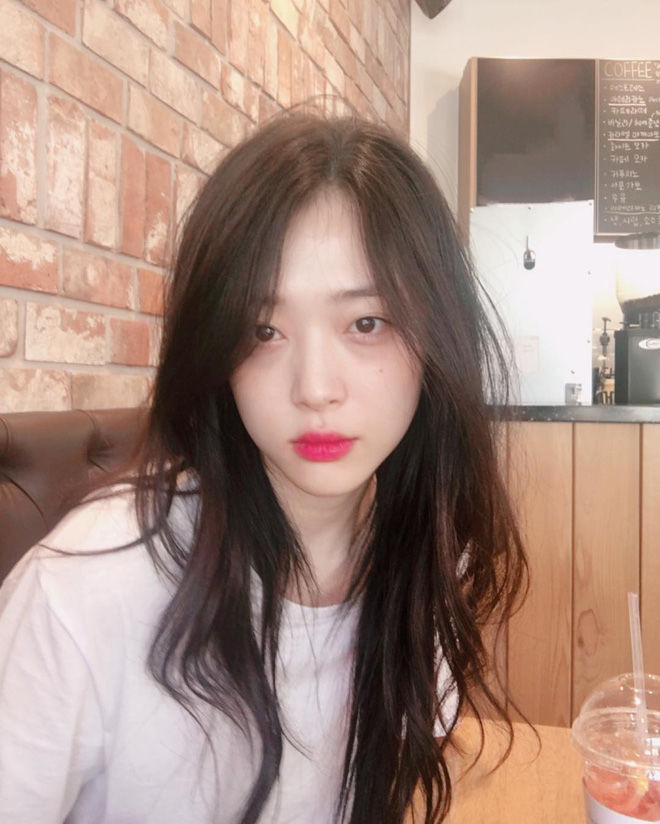 Diễn viên Squid Game giống Sulli như chị em thất lạc: Style cũng y hệt