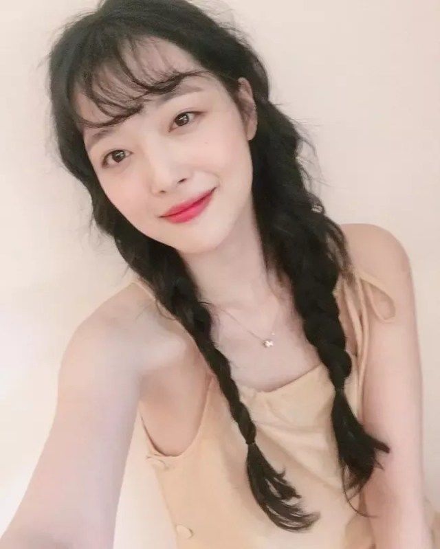Diễn viên Squid Game giống Sulli như chị em thất lạc: Style cũng y hệt
