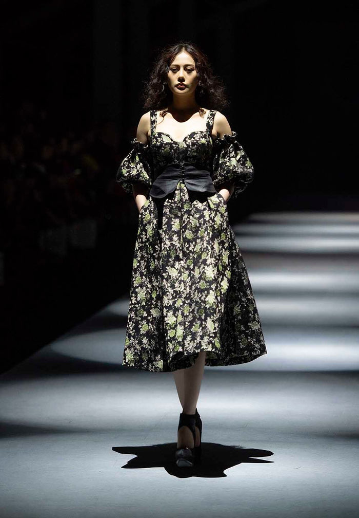 Diễn viên Việt lên sàn catwalk: Nam hơi ngầu, Shark Long ra sao?